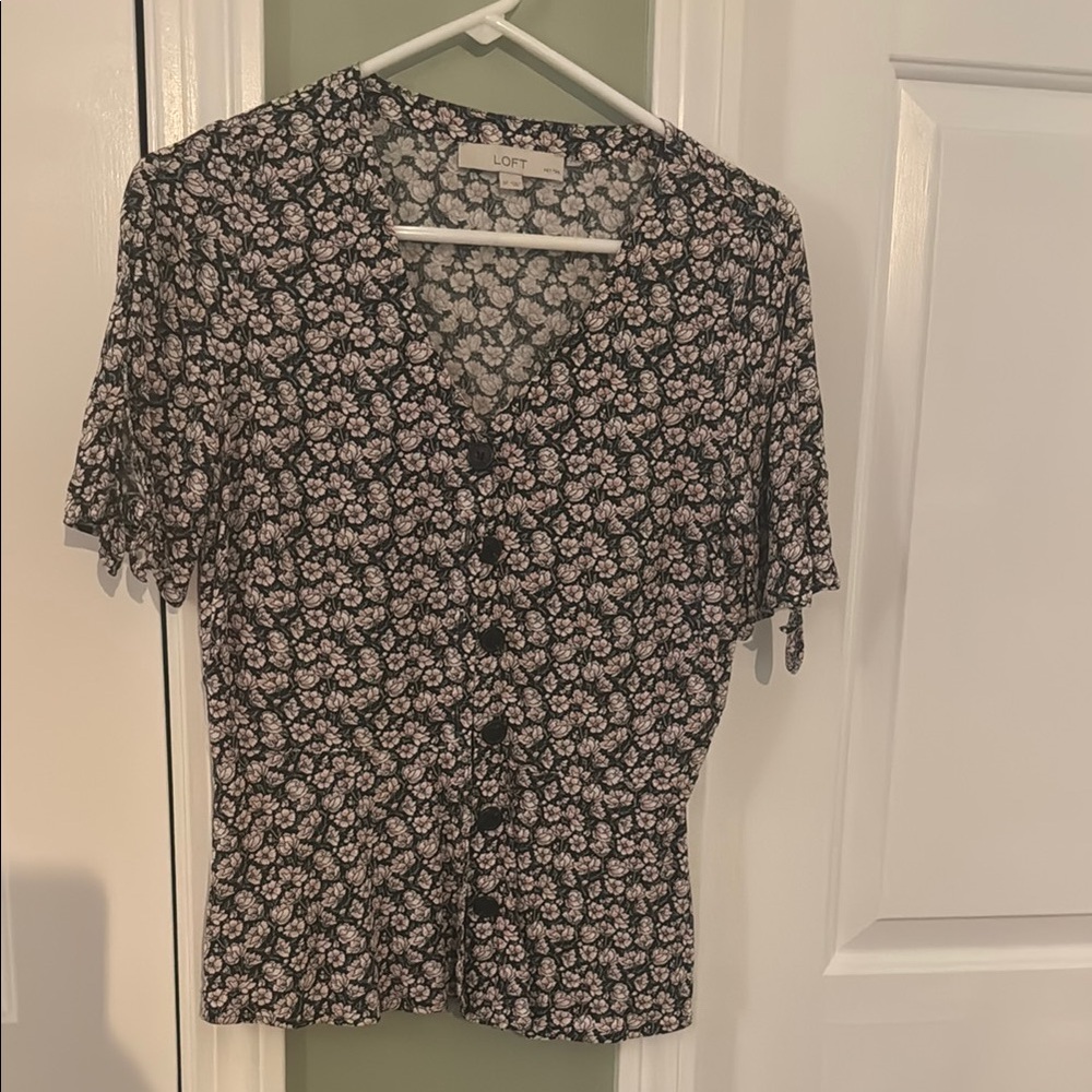 LOFT Black and White Fitted Short Sleeve Blouse